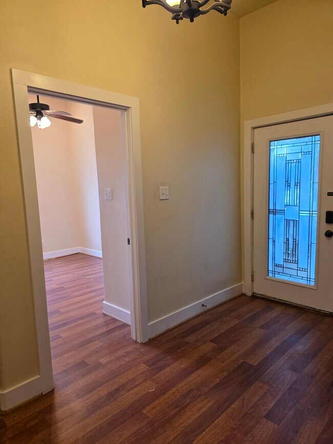 1017 11th St unit 2, Galveston, TX 77550 - photo 4