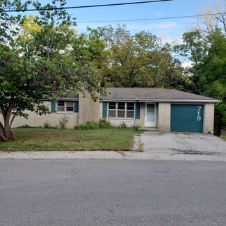 719 NW South Shore Dr, Kansas City, MO 64151