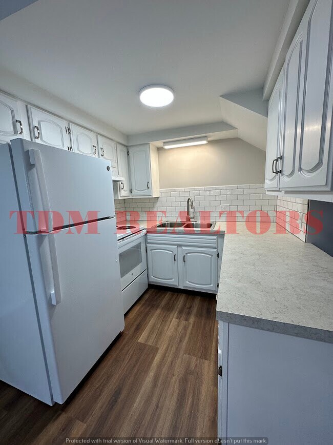 302 E Clinton St unit 302 E Clinton, Durand, MI 48429 - photo 3