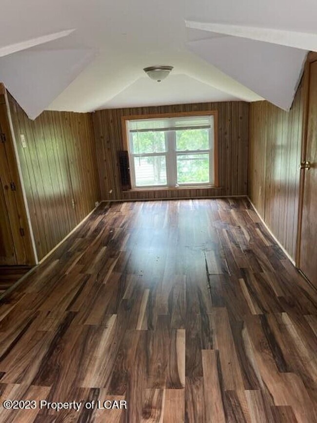 47 S Pioneer Ave, Shavertown, PA 18708