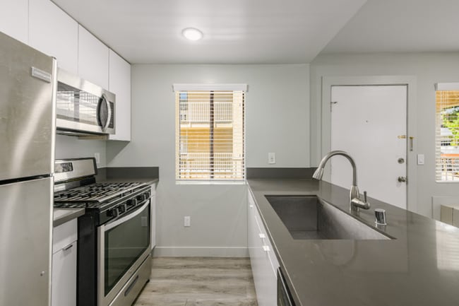 1535 N Kenmore Ave unit E, Los Angeles, CA 90027 - photo 3