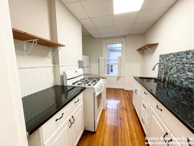 22 Parker Hill Ave unit 2, Roxbury Crossing, MA 02120 - photo 3