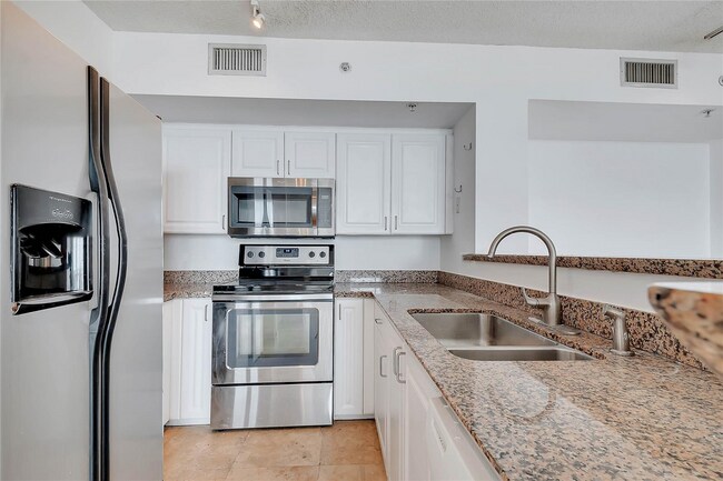 Yacht Club at Portofino unit 1490, Miami Beach, FL 33139 - photo 4