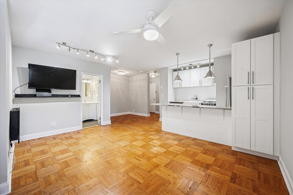 2601 Parkway Condominiums unit 205, Philadelphia, PA 19130 - photo 1