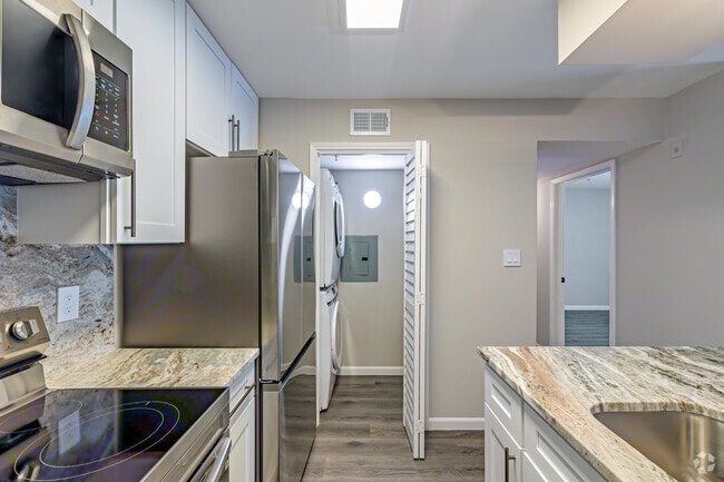 1 BD, 1 BA - 660 SF - Kitchen