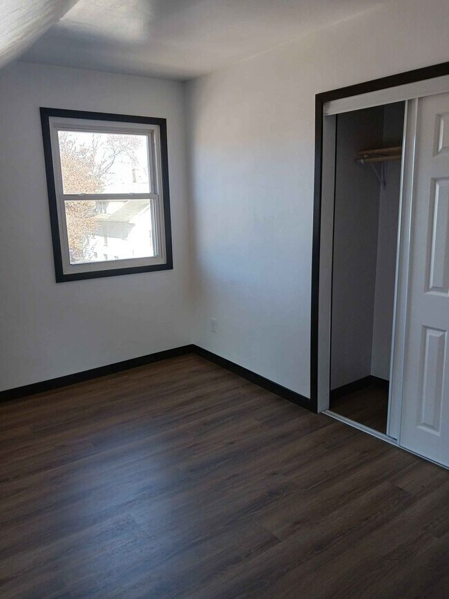 1260 Day St Unit 1260 Day Front, Green Bay, WI 54302