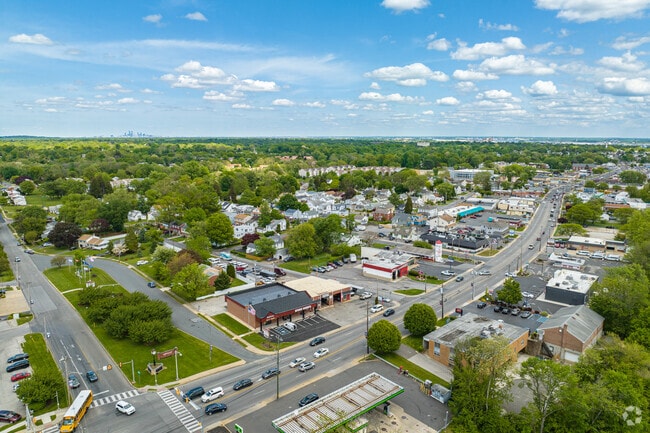Brookhaven provides a quiet suburban lifestyle to residents, with easy access to Philadelphia.