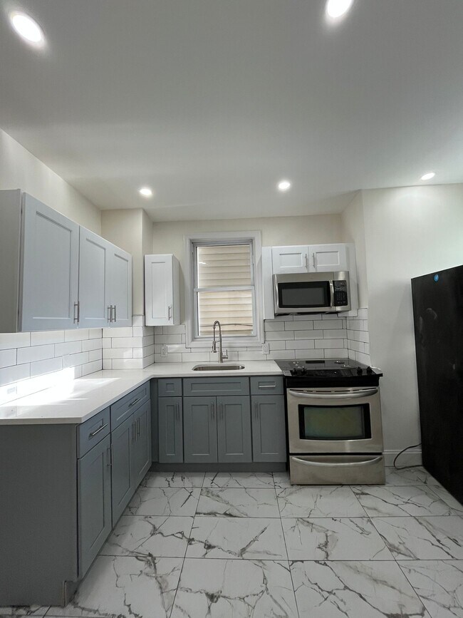 151 Armstrong Ave unit 1, Jersey City, NJ 07305 - photo 2