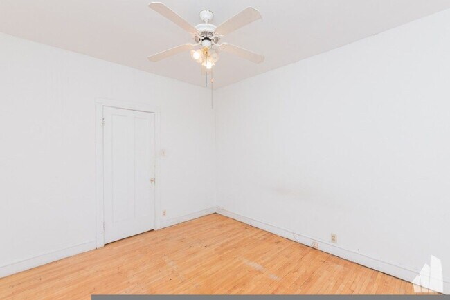 2253 W Argyle St, Chicago, IL 60625 - photo 3