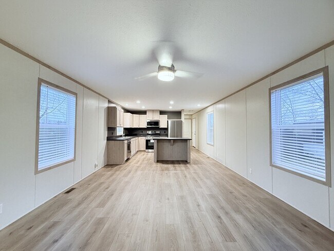 29752 Jamestown Dr, New Baltimore, MI 48051 - photo 5