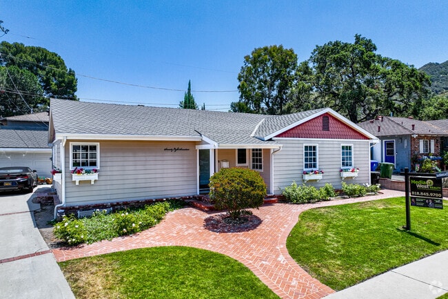 Similar types of ranch style housing is common in Sunland.