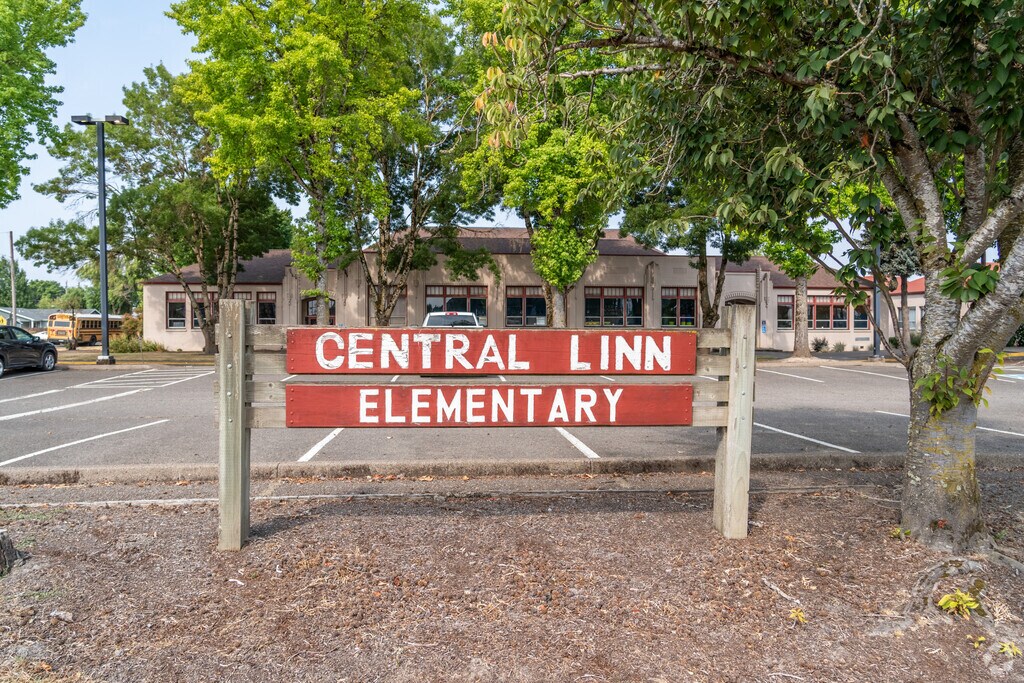 Central Linn Elementary School is located in Halsey, Oregon.