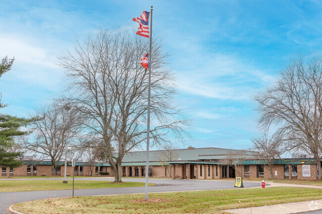 Murray Ridge School challenges students by offering an all encompassing curriculum.