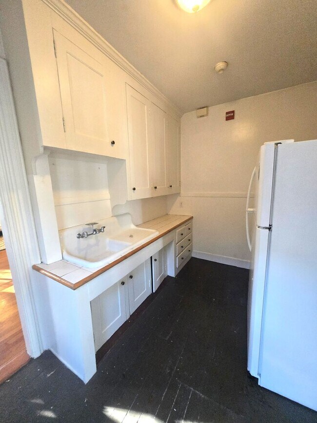 20 Hudson St unit 4, Providence, RI 02909 - photo 2