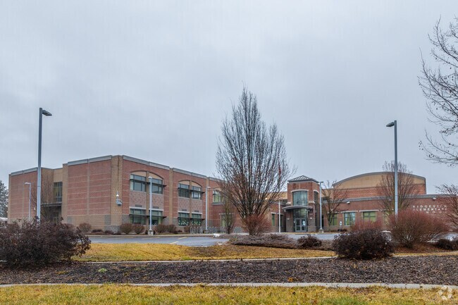 Ridgeview Elementary sits close to many other homes and parks in the neighborhood.