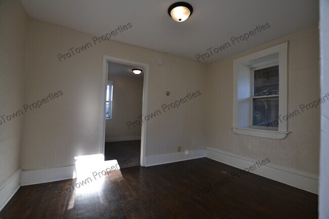 811 N Center St unit 1, Joliet, IL 60435 - photo 2