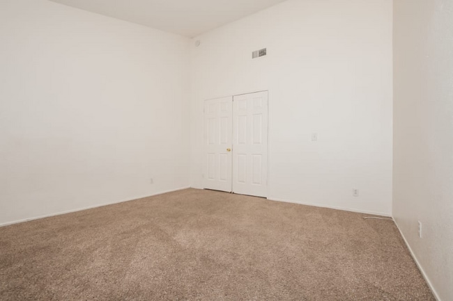 7426 Skander Way, Sacramento, CA 95828 - photo 4