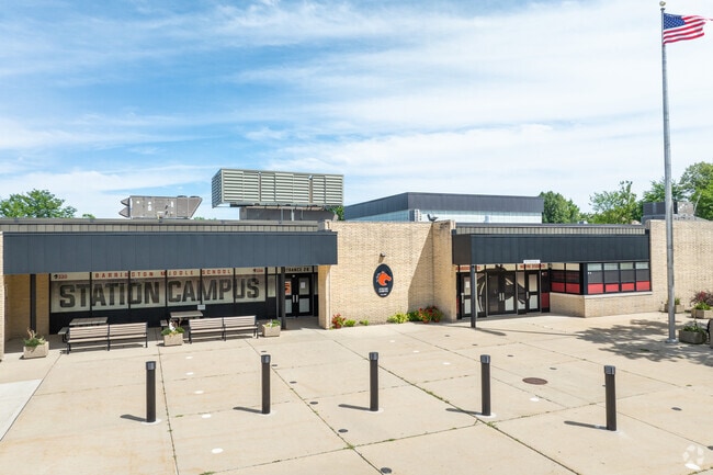 Barrington Middle School - Station Campus has 964 students in attendance.