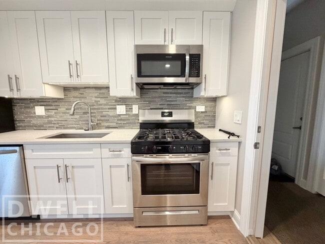 4111 N Lincoln Ave unit 1, Chicago, IL 60618 - photo 4