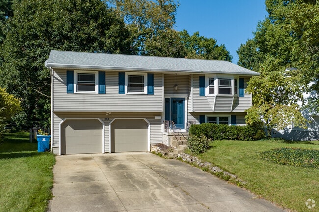 Many lots in Kent, OH are split-level homes featuring towering trees and wide front lawns.