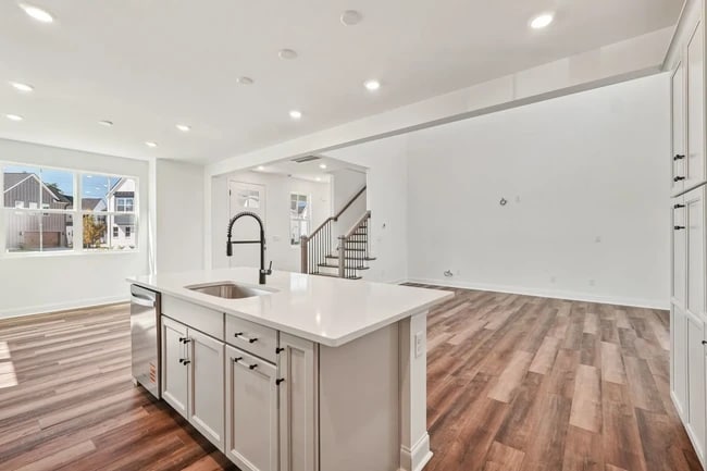 608 Mercury Dr, Tega Cay, SC 29708 - photo 5