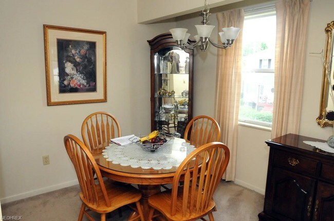 1527 Foster Ave unit 9, Cambridge, OH 43725 - photo 4