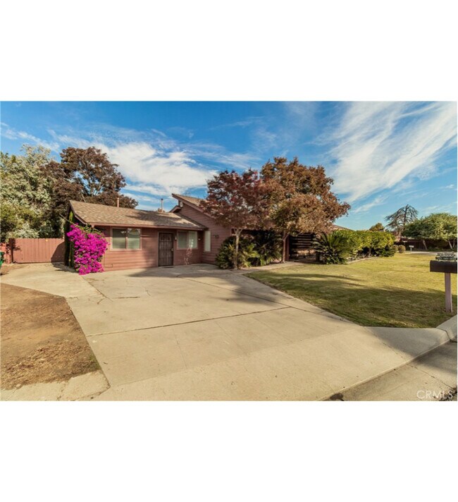 5171 E Grant Ave, Fresno, CA 93727 - photo 3