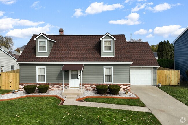 Lovely cape cod homes can found in Shoreland.