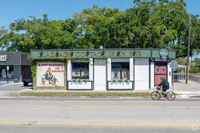 Claddagh Cottage Irish Pub is located in the Hourglass District, alongside Lake Como.