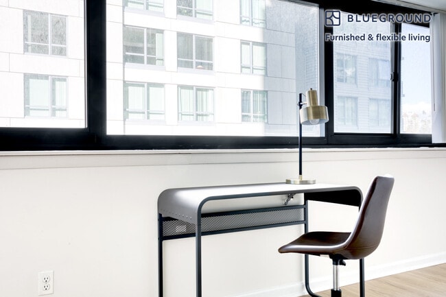 1 Emerson Place unit FL6-ID497, Boston, MA 02114 - photo 5