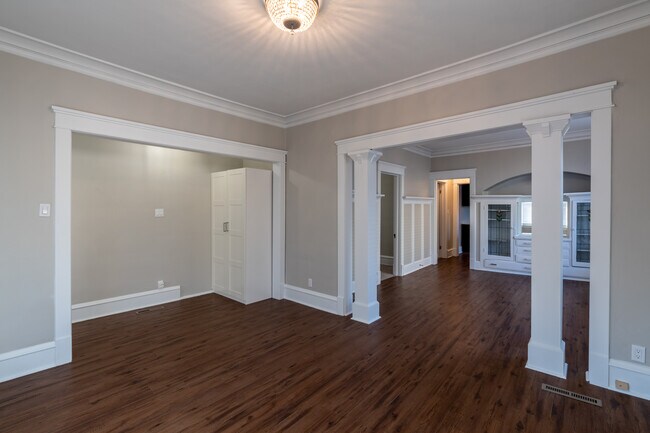 1028 E Pearson St unit 1030, Milwaukee, WI 53202 - photo 4