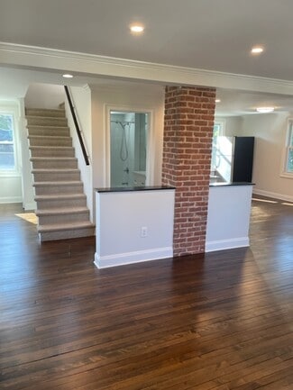 32 Oakland St Unit 1 Upper Duplex, Huntington, NY 11743