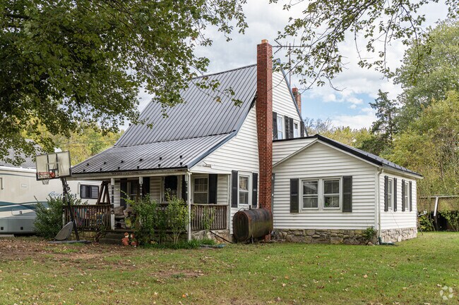 Some of Nanjemoy's farmhouses date back more than 200 years and are still the only homes nearby.