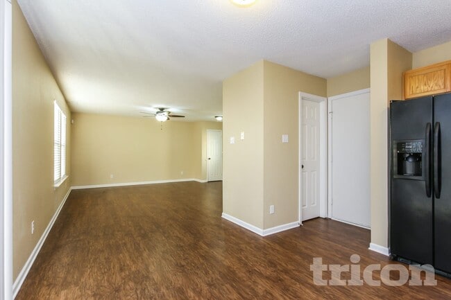 151 Snowflake Cir, Greenwood, IN 46143 - photo 4