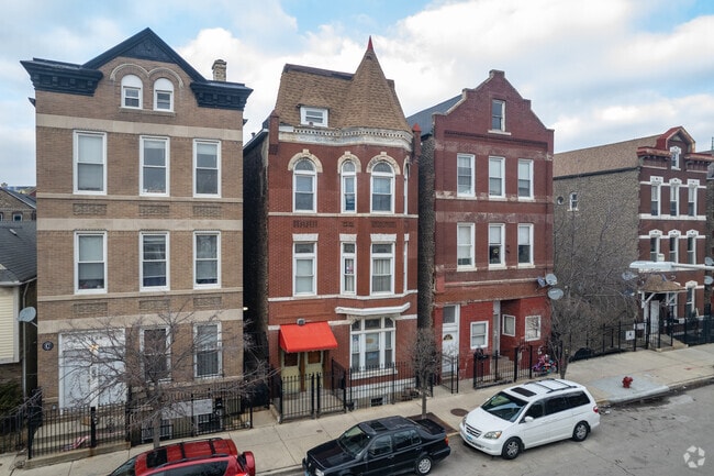 Brick housing is the most common in the Pilsen neighborhood.