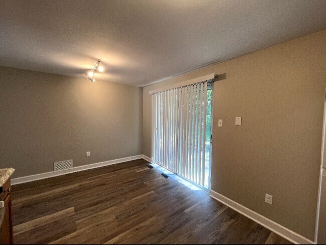 1390 Lincoln Dr unit A, Monaca, PA 15061 - photo 4