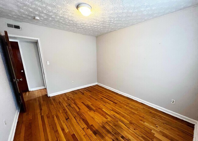 596 Lowell Ave unit 596-04, Cincinnati, OH 45220 - photo 5