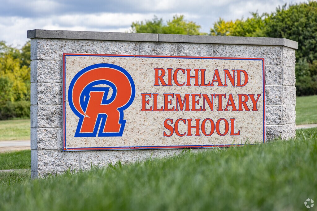 Students discover excellence in learning at Richland Elementary School.