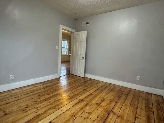 58 Division St unit 1, Lincoln, RI 02838 - photo 4