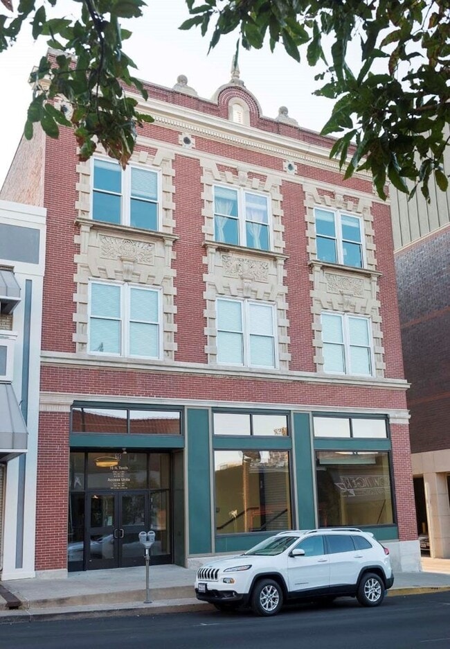 16 N 10th St, Columbia, MO 65201
