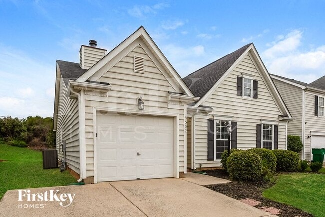 8507 Redstone View Dr, Charlotte, NC 28269 - photo 3