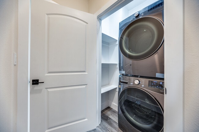 511 N Davis Dr unit B, Arlington, TX 76012 - photo 4