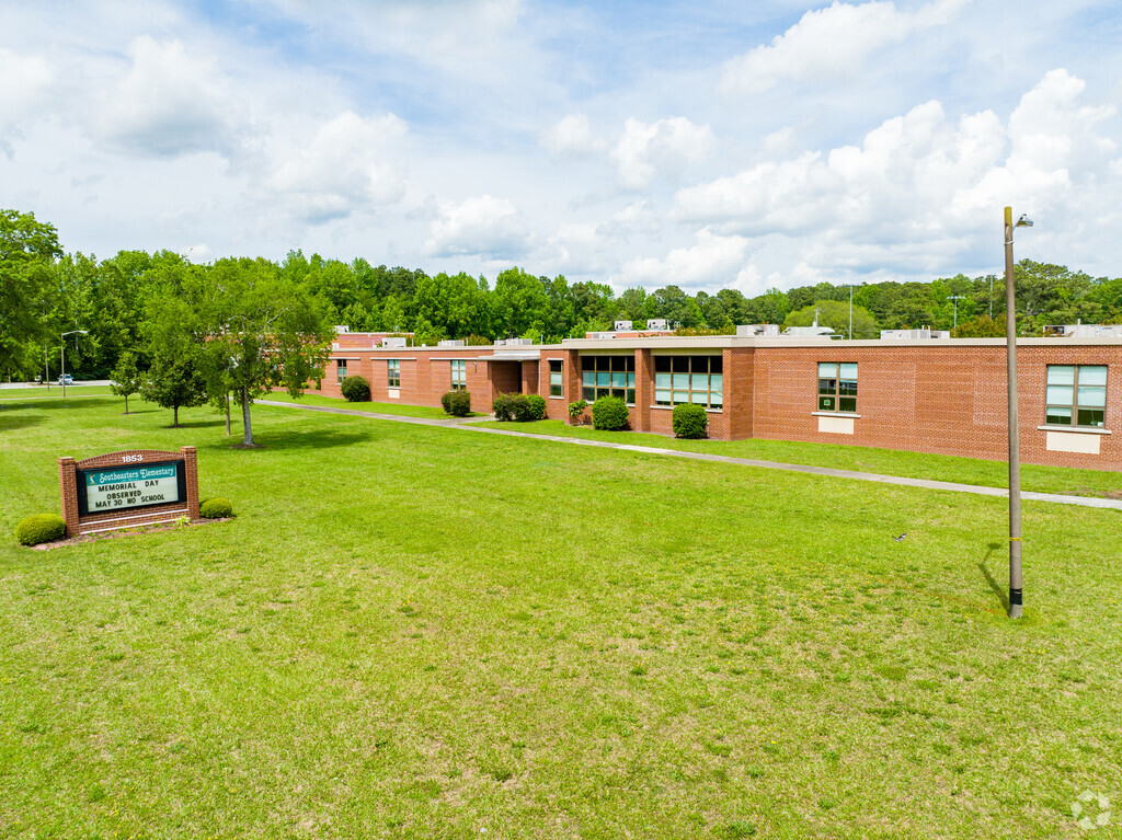 Southeastern Elementary School offers grades K-5 for kids in the Great Bridge East neighborhood.