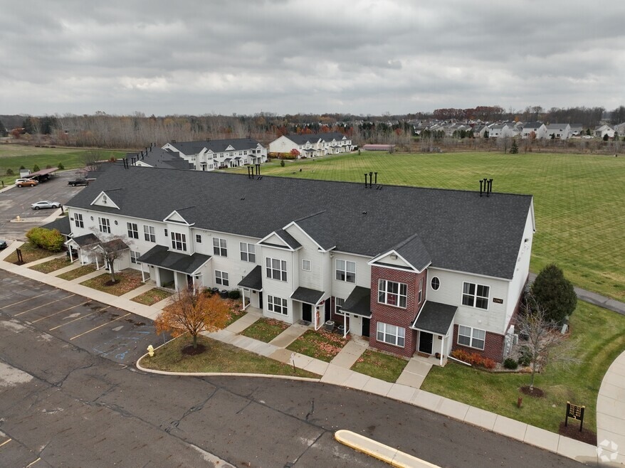 12967 Townsend Dr unit 711, Grand Ledge, MI 48837 - photo 2