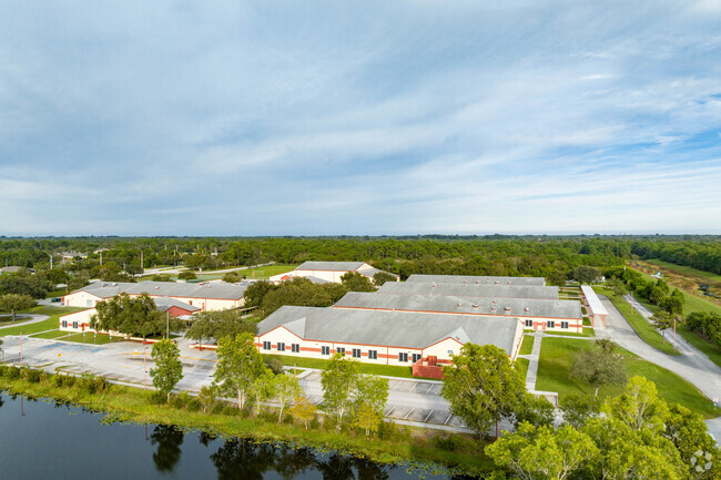 Southern Oaks Middle School aerial contextleft.
