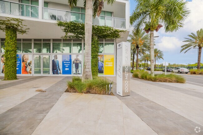 New available apartments are ready to move in at Metroplica One Apartments in Sawgrass, Florida.