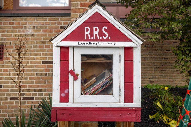 Ralph R Smith Elementary School has 340 students in grades K-5.