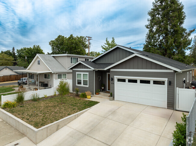 Homes in Laurelhurst cost between $260,000 and $350,000.