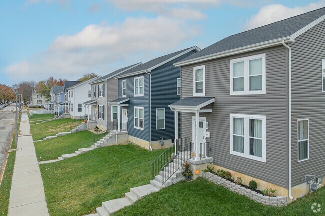 Many homes in Midtown St. Louis feature spacious yards.