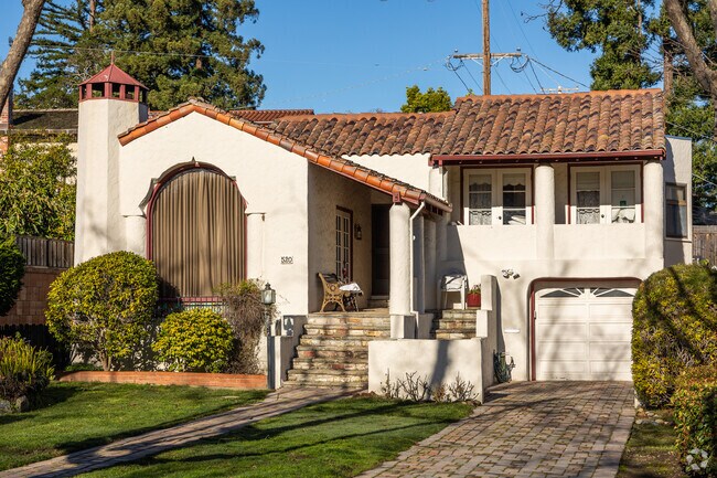 Spanish style homes are a common sight in Highlands.